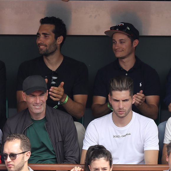 Zinédine Zidane, sa femme Véronique et leurs fils Luca et Enzo dans les tribunes des Internationaux de France de Tennis de Roland Garros à Paris, le 10 juin 2018. © Dominique Jacovides - Cyril Moreau/Bestimage