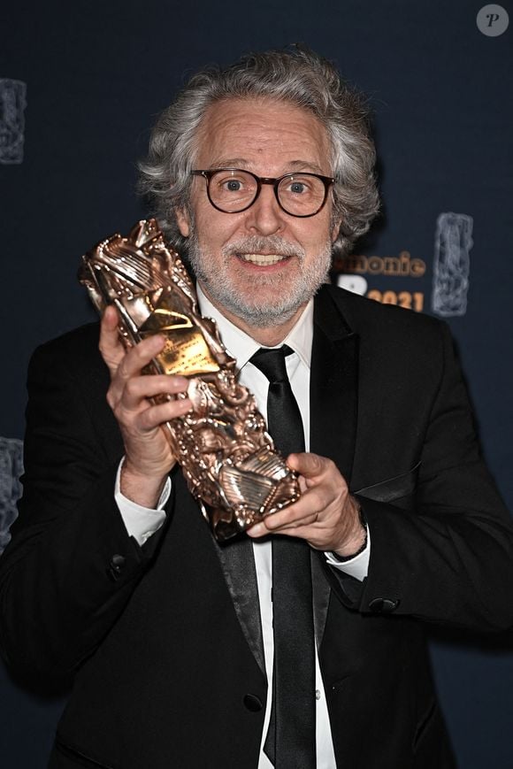 En 2021, il a remporté le César du meilleur acteur dans un second rôle pour "Adieu les cons".

César du meilleur acteur dans un second rôle pour Nicolas Marié Dans "Adieu Les Cons" lors de la pressroom (press room) remise des prix lors de la 46ème cérémonie des César à l'Olympia à Paris le 12 mars 2021 © David Niviere / Pool / Bestimage.