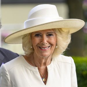26 juillet 2025 : Les membres de la famille royale assistent au King George Day à l’hippodrome d’Ascot. Sur la photo : la reine Camilla (Camilla Parker Bowles, reine consort d’Angleterre). Lieu : Ascot, Royaume-Uni. Date : 26 juillet 2025. Crédit : Cover Images (Crédit photo : © Cover Images via ZUMA Press / Bestimage).