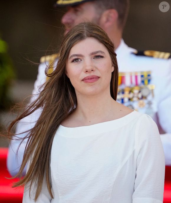 L'infante Sofia d'Espagne - Le roi Felipe VI d’Espagne remet à la princesse des Asturies, la princesse Leonor, la Grand-Croix du Mérite Naval avec Distinctif Blanc, à Marín @LALO YASKY / BESTIMAGE