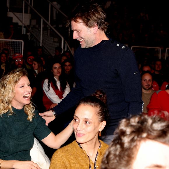 "Donc on se disait 'bon, elle dort, elle a l'air bien, le resto est juste en bas de la rue, vas-y on y va !', qu'est ce qui peut se passer ?"

Alexandra Lamy, Thomas Jouannet lors de la cérémonie de clôture du 27ème Festival International du Film de Comédie de l'Alpe d'Huez, France, le 20 janvier 2024. © Dominique Jacovides/Bestimage