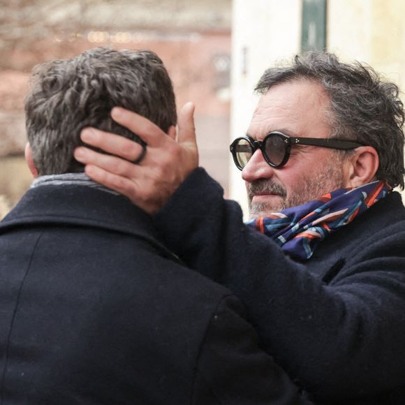 Laurent Mariotte et des invités assistant à la cérémonie d'enterrement de Jean-Luc Petitrenaud à l'église Saint-Pierre du Gros Caillou dans le 7e arrondissement de Paris, France, le 17 janvier 2025. Jean-Luc Petitrenaud, critique gastronomique et personnalité de la télévision française, est décédé le 10 janvier à l'âge de 74 ans. Photo par Nasser Berzane/ABACAPRESS.COM