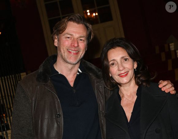 Elle y a posé ses valises avec son compagnon François Feroleto et leurs deux enfants : Chaïm et Léon, nés respectivement en 2002 et 2006.

Exclusif - François Feroleto et sa compagnon Valérie Karsenti - 100ème de la pièce "Je préfère qu'on reste ensemble" au Théâtre des Variétés à Paris. © Coadic Guirec/Bestimage