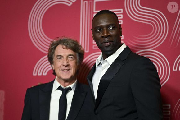 Omar Sy et François Cluzet au photocall de la 47ème édition de la cérémonie des César à l'Olympia à Paris, le 25 février 2022. © JB Autissier/Panoramic/Bestimage