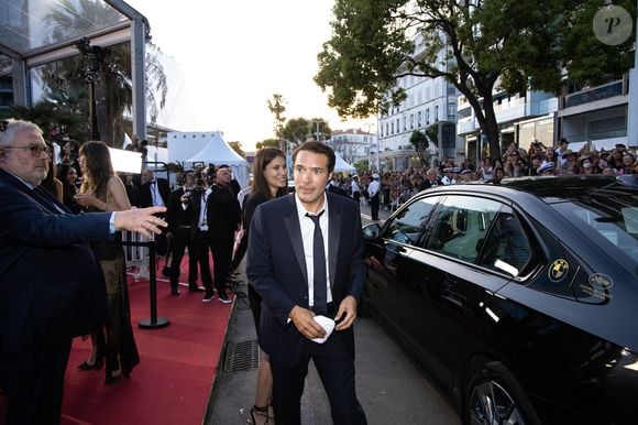 Exclusif - Nicolas Bedos - Montée des marches de "Mascarade" (Hors compétition) lors du 75ème Festival International du Film de Cannes, le 27 mai 2022. ©Unique Agency / Bestimage