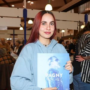 Qui le porte fièrement sur son compte Instagram.

Ael Pagny, à la Halle Georges Brassens de Brive-la-Gaillarde pour la Foire du Livre de Brive , le 9 novembre 2024. © Jean-Marc Lhomer / Bestimage