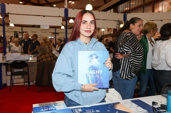 Qui le porte fièrement sur son compte Instagram.

Ael Pagny, à la Halle Georges Brassens de Brive-la-Gaillarde pour la Foire du Livre de Brive , le 9 novembre 2024. © Jean-Marc Lhomer / Bestimage