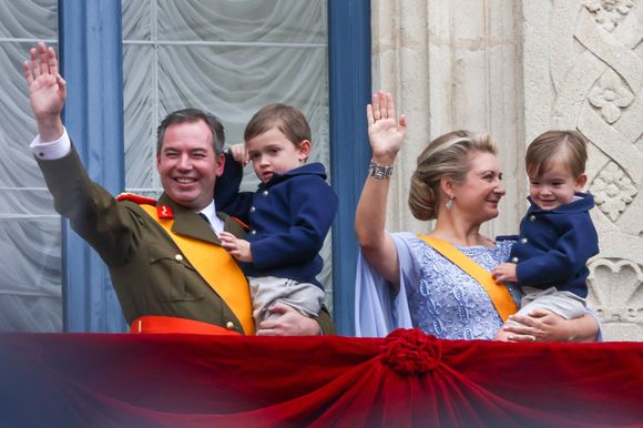 Le Grand-Duc Guillaume et la Grande-Duchesse Stéphanie et leurs enfants, le prince Charles et le prince François - Cérémonie d'abdication du grand-duc H.de Luxembourg au palais grand-ducal de Luxembourg, le 3 octobre 2025. 
© Roland Miny / Bestimage