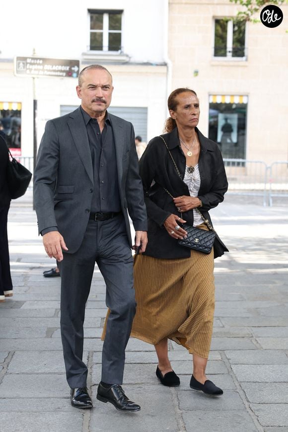 Vincent Perez et sa femme Karine Silla - Arrivées aux obsèques de Nicolas Altmayer en l’Église de Saint-Germain-des-Prés à Paris le 31 aout 2026. 

© Dominique Jacovides-Cyril Moreau/Bestimage