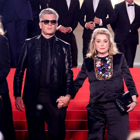 Benjamin Biolay, Catherine Deneuve - Descente des marches du film « Marcello Mio » lors du 77ème Festival International du Film de Cannes, au Palais des Festivals à Cannes. Le 21 mai 2024 © Jacovides-Moreau / Bestimage