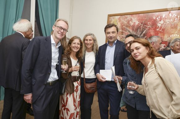 Exclusif - Edouard et Anne-Claire Klehe, Constance Baudry, Thomas Blard et Elodie Monchicourt lors d'un dîner de la Revue des Deux Mondes à la Maison de l'Amérique Latine à Paris le 15 septembre 2025
© Jack Tribeca / Bestimage