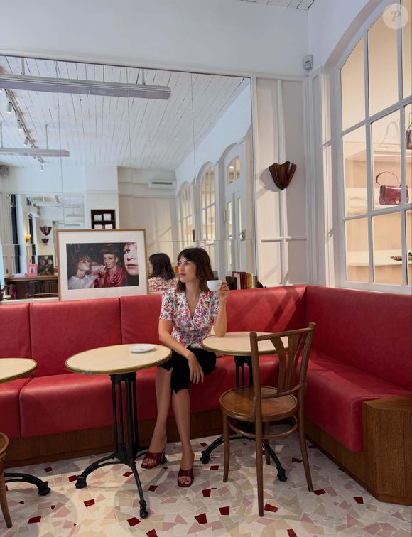 Jeanne Damas a partagé plusieurs images de son nouveau projet : le Café Rouje. Capture d'écran Instagram
