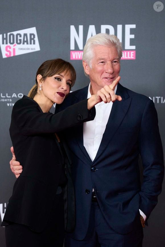 Le couple était présent pour l'avant-première de leur documentaire "Lo que nadie quiere ver" à Madrid, 

Richard Gere, Alejandra Gere assistent à la première de 'Lo que nadie quiere ver (Ce que personne ne veut voir)' au cinéma Callao le 24 novembre 2025 à Madrid, Espagne. (Credit Image : © Jack Abuin/ZUMA Press Wire)