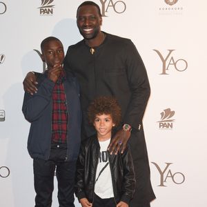 Le jeune comédien Lionel Louis-Basse avec qui il a joué dans "Yao" et qui fête maintenant ses 25 ans

Lionel Louis-Basse, Aristote Laios et Omar Sy - Avant-première du film "Yao" au cinéma Le Grand Rex à Paris le 15 janvier 2019. © Coadic Guirec/Bestimage