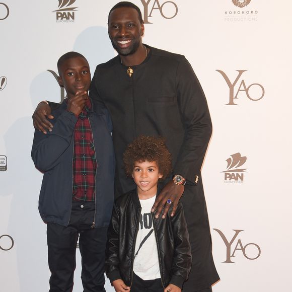 Le jeune comédien Lionel Louis-Basse avec qui il a joué dans "Yao" et qui fête maintenant ses 25 ans

Lionel Louis-Basse, Aristote Laios et Omar Sy - Avant-première du film "Yao" au cinéma Le Grand Rex à Paris le 15 janvier 2019. © Coadic Guirec/Bestimage