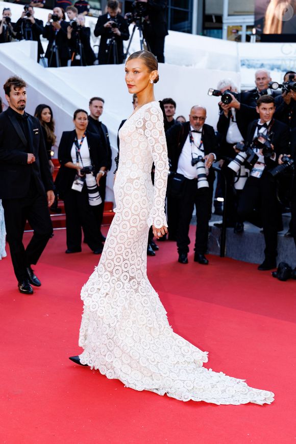 Bella Hadid - Montée des marches du film " La bataille de Gaulle : L'âge de fer " lors du 79ème Festival International du Film de Cannes, le 20 mai 2026. © Jacovides-Moreau / Bestimage