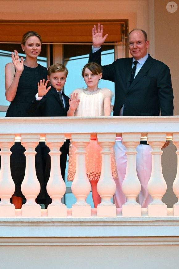 Dès qu'elle le peut, Charlene de Monaco fait son maximum pour venir en aide aux animaux dans le besoin.

 Le prince Albert II de Monaco, La princesse Charlène de Monaco, Le prince Jacques de Monaco, marquis des Baux,, La princesse Gabriella de Monaco, comtesse de Carladès lors de la célébration de la fête de la Saint Jean sur la Place du Palais princier de Monaco, le 23 juin 2025.
© Bruno Bebert / Bestimage