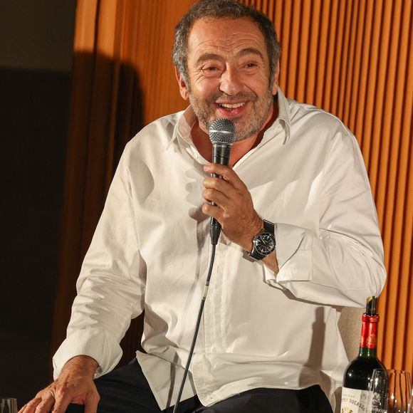 Patrick Timsit - Festival International du Film de Pauillac "Les Vendanges du 7eme Art "au Château d'Armailhac à Pauillac le 9 juillet 2025. © Jean-Marc Lhomer/Bestimage