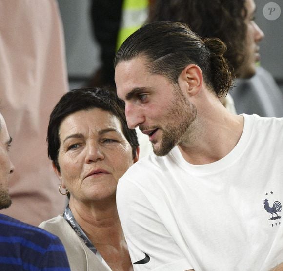 L'heure est à la vérité pour Véronique Rabiot, la mère et agent d'Adrien Rabiot !

Rabiot Adrien (FRA) et sa mère Veronique Rabiot en tribunes lors du match du groupe D opposant la France au Danemark lors de la coupe du Monde au stade 974 à Doha au Qatar, © Jean-Baptiste Autissier/Panoramic/Bestimage