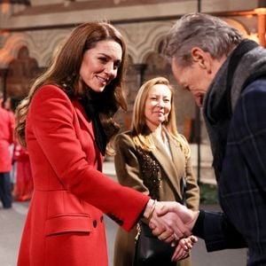 Une nouvelle apparition des plus remarquables !

Catherine (Kate) Middleton, princesse de Galles avec Richard E. Grant et Sophie Okonedo lors de la cérémonie de Noël à l'Abbaye de Westminster à Londres. © Alpha Press/Bestimage