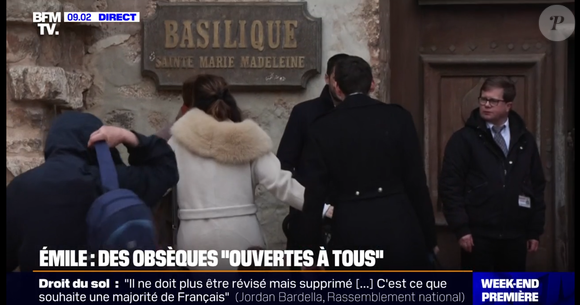 Marie et Colomban, les parents du petit Emile, arrivant à la basilique Sainte-Marie-Madeleine de Saint-Maximin-la-Sainte-Baume avec leurs deux enfants Alaïs et Vincent pour les obsèques d'Emile le 8 février 2025.