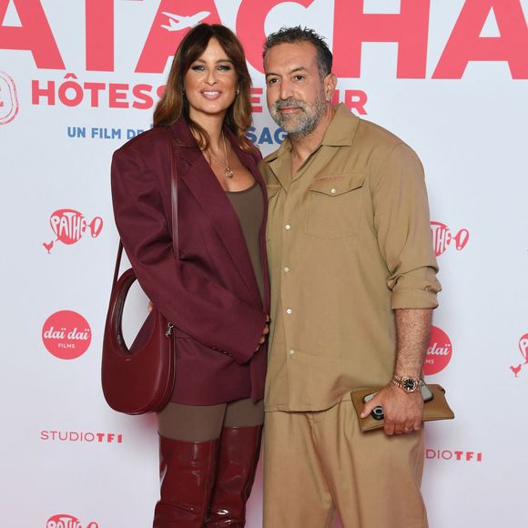 Tous deux se sont mariés l'été dernier...

Malika Ménard (Miss France 2010), enceinte et son mari Karim - Avant-première du film "Natacha, presque hôtesse de l'air" au cinéma Pathé Palace à Paris le 24 mars 2025. © Lionel Urman/Bestimage