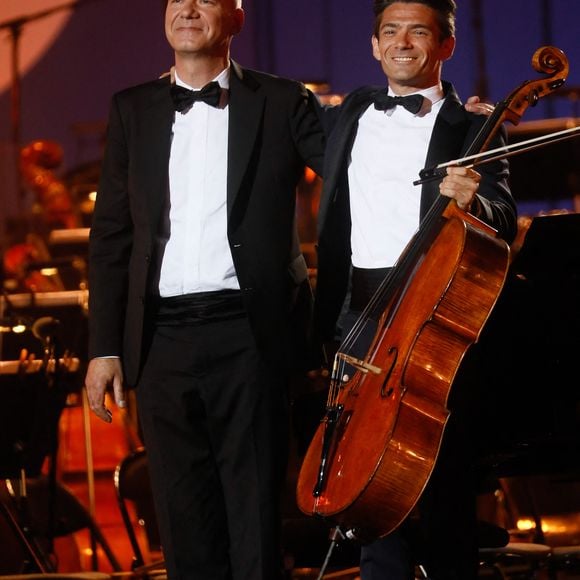 Jérôme Ducros, Gautier Capuçon - "Concert de Paris" sur le parvis de l'hôtel de ville de Paris retransmis en direct sur France 2 et sur France Inter, Paris le 14 juillet 2024. © Christophe Clovis - Pierre Perusseau / Bestimage