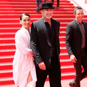 Une apparition glamour pour les parents d'Émir et Selma, dont l'histoire d'amour dure depuis leur rencontre sur le tournage de L'Outremangeur en 2003.

Eric Cantona et sa femme Rachida Brakni - Montée des marches du film " Soudain " lors du 79ème Festival International du Film de Cannes, le 15 mai 2026. © Jacovides-Moreau / Bestimage