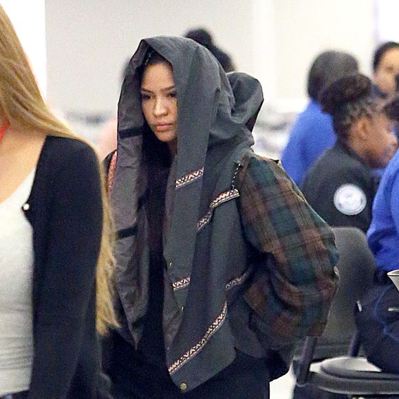 Si un accord avait été trouvé, une vidéo où l'on voit la chanteuse se faire littéralement tabasser par P. Diddy a choqué la planète entière

Exclusif - Cassie Ventura cache son visage à son arrivée à l'aéroport JFK à New York le 29 novembre 2018
©The ImageDirect / Bestimage