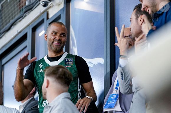 Toutefois s'ils le souhaitent, Tony Parker et ses équipes peuvent faire appel de cette décision dans un délai de deux mois ou présenter une nouvelle demande d'autorisation "sur les bases d'un projet remanié et amélioré". Affaire à suivre...

Tony Parker heureux de voir ses joueurs remporter le match Lyon-Villeurbanne vs Zalgiris Kaunas, Turkish Airlines Euroleague à l’Astroballe de Villeurbanne, le 27/03/2025. © Sandrine Thesillat / PsNewz / Bestimage