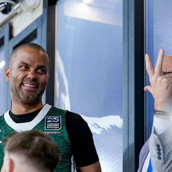 Toutefois s'ils le souhaitent, Tony Parker et ses équipes peuvent faire appel de cette décision dans un délai de deux mois ou présenter une nouvelle demande d'autorisation "sur les bases d'un projet remanié et amélioré". Affaire à suivre...

Tony Parker heureux de voir ses joueurs remporter le match Lyon-Villeurbanne vs Zalgiris Kaunas, Turkish Airlines Euroleague à l’Astroballe de Villeurbanne, le 27/03/2025. © Sandrine Thesillat / PsNewz / Bestimage