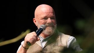 "Vous dégagez tout de suite" : Philippe Etchebest obligé d'intervenir dans son restaurant face au comportement déplacé de trois clients