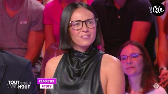 Elle a toutefois gardé contact avec Cyril Hanouna, qui lui a proposé de revenir au début de l’année 2026.

Agathe Auproux fait partie des nouvelles recrues de la saison 2 de "Tout beau, tout neuf". Elle était présente lors de la première ce lundi 31 août 2026.

Capture d'écran TBT9 / W9