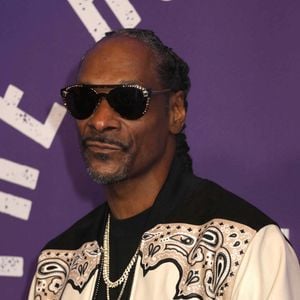 15 février 2025, New York, New York, USA : L'artiste de hip hop SNOOP DOGG vu à l'arrivée du concert SNL 50 - The Homecoming au Radio City Music Hall en célébration du 50ème anniversaire de l'émission Saturday Night Live. (Credit Image : © Nancy Kaszerman/ZUMA Press Wire)