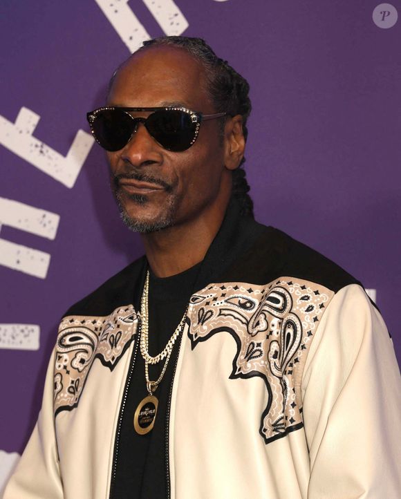 15 février 2025, New York, New York, USA : L'artiste de hip hop SNOOP DOGG vu à l'arrivée du concert SNL 50 - The Homecoming au Radio City Music Hall en célébration du 50ème anniversaire de l'émission Saturday Night Live. (Credit Image : © Nancy Kaszerman/ZUMA Press Wire)