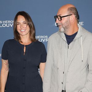 Julia Vignali a élégamment accompagné son époux sur le tapis rouge.

Kad Merad et sa femme Julia Vignali - Avant-première du film "Les héros du louvre" au cinema L'Arlequin à Paris le 1er septembre 2026. © Coadic Guirec/Bestimage
