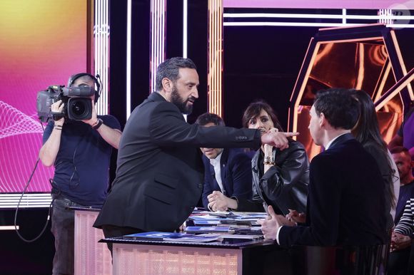 Exclusif - Cyril Hanouna, sur le plateau de l’émission « TPMP » présentée par C.Hanouna et diffusée en direct sur Youtube et sur toutes les box (SFR, FREE, Bouygues, MyCanal etc), Paris, France, le 19 mars 2025. © Jack Tribeca / Bestimage