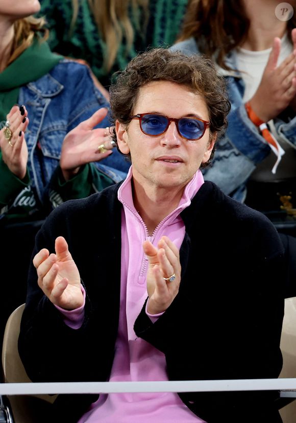 Le chanteur Raphaël - Les célébrités dans les tribunes des Internationaux de France de tennis de Roland Garros 2024 à Paris, le 29 mai 2024. 
© Jacovides / Moreau / Bestimage
