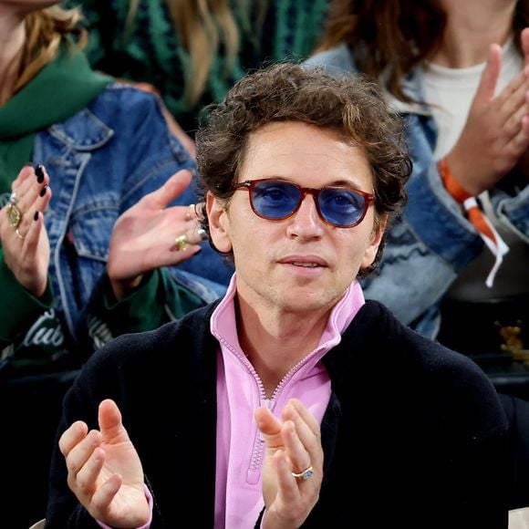 Le chanteur Raphaël - Les célébrités dans les tribunes des Internationaux de France de tennis de Roland Garros 2024 à Paris, le 29 mai 2024. 
© Jacovides / Moreau / Bestimage