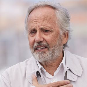 Mais elle va être réélue car ça plaît aux bobos. Je dis bravo!", avait-il déclaré au "Journal du dimanche". 

Fabrice Luchini - Photocall du film "Marcello Mio" (Compétition) lors du 77ème Festival International du Film de Cannes (14 - 25 mai 2024), le 22 mai 2024. 
© Moreau / Jacovides / Bestimage