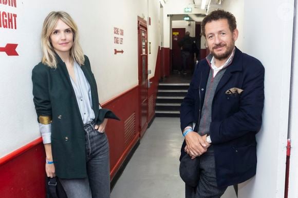 Exclusif - Dany Boon avec Laurence Arné - Backstage du concert du chanteur et pianiste américano-canadien Rufus Wainwrigh au Grand Rex à Paris en pleine tournée européenne pour son nouvel album "Unfollow the Rules" le 30 mars 2022. © Jack Tribeca / Bestimage