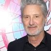"Je me sens plus Trouvillais que Parisien" : Antoine de Caunes, propriétaire d'une maison en briques roses, évoque sa vie en Normandie