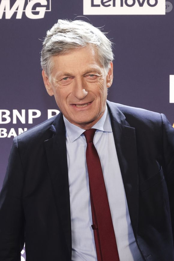 Il s'agit de Nicolas de Tavernost, ex-président de M6.

Nicolas de Tavernost, au photocall de la cérémonie des BFM awards au Grand Palais à Paris le 13 janvier 2025.
© Jack Tribeca / Bestimage