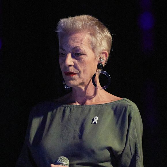 "Je suis riche de plein de choses, mais pas sur mon compte en banque" déclarait Lio en 2018 sur le plateau de "Quotidien"...

Exclusif - Lio - Backstage - Enregistrement du concert "Nos voix pour toutes", au profit de La fondation des femmes, à l'Adidas Arena à Paris, diffusée le 11 décembre sur TMC
© Cyril Moreau-Coadic Guirec / Bestimage