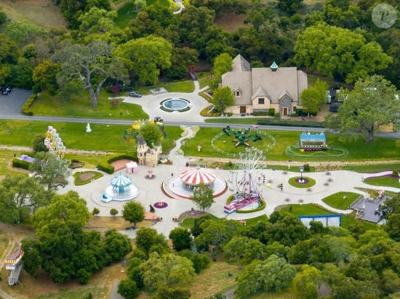 Los Angeles, CA - EXCLUSIF - Le Neverland Ranch de Michael Jackson reprend vie alors que les producteurs d'un nouveau biopic sur la vie et la carrière de la légende controversée de la pop reconstruisent son ancienne maison et son parc d'attractions tristement célèbres.
Sur la photo : Michael Jackson 
Backgrid USA / Bestimage