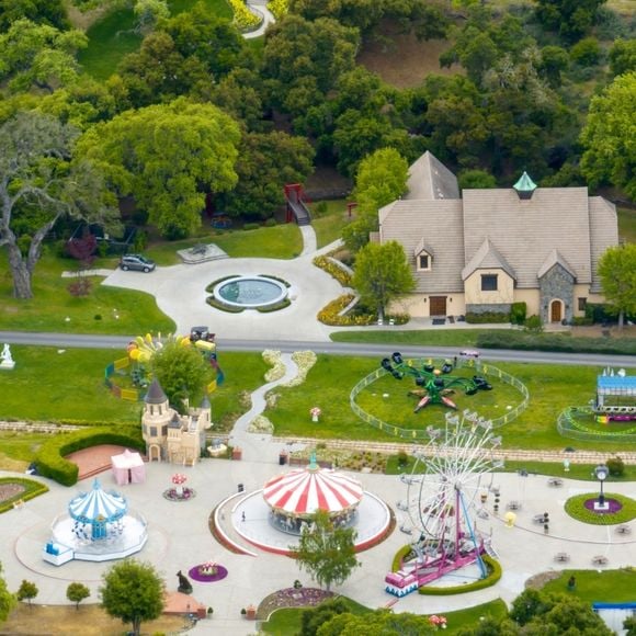 Los Angeles, CA - EXCLUSIF - Le Neverland Ranch de Michael Jackson reprend vie alors que les producteurs d'un nouveau biopic sur la vie et la carrière de la légende controversée de la pop reconstruisent son ancienne maison et son parc d'attractions tristement célèbres.
Sur la photo : Michael Jackson 
Backgrid USA / Bestimage