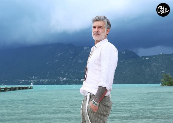 Des faits que l'acteur nie en bloc par le biais de ses avocats qui mettent en avant un cas de légitime défense

Exclusif - Stéphane Blancafort (Ici Tout Commence) pose lors du Festival du Cinéma Francais et de la gastronomie d'Aix-les-Bains, France, le 4 juin 2025. © Denis Guignebourg/Bestimage
