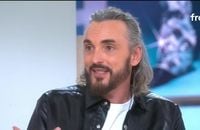 Christophe Willem sur le plateau de "C à Vous"
