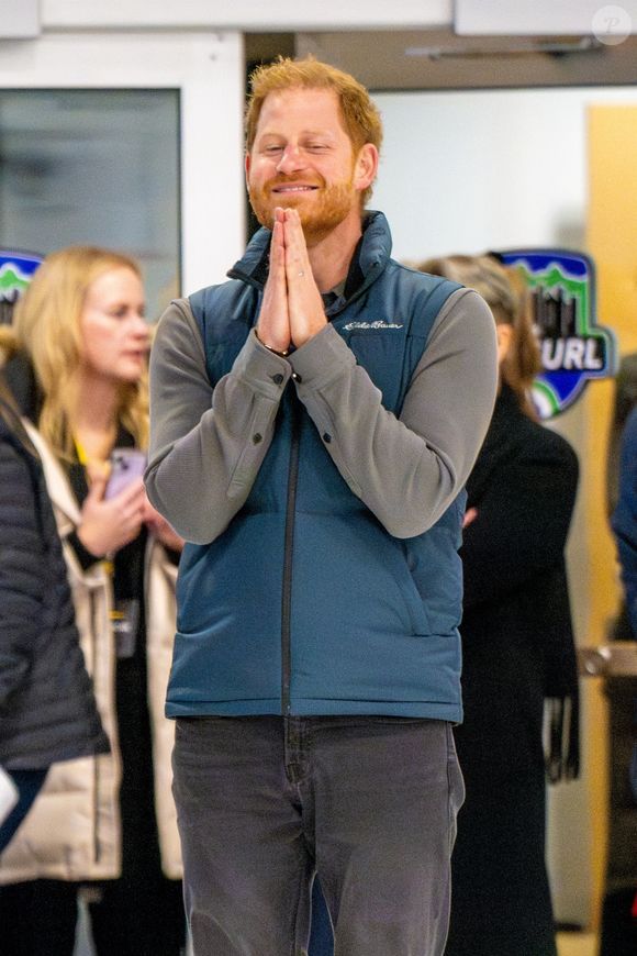 Vancouver, CANADA - Meghan Markle, duchesse de Sussex, assiste au dernier jour de l'événement One Year to Go avant les Invictus Games Vancouver Whistler 2025 et fait du curling au Vancouver Curling Club au Hillcrest Community Centre à Vancouver, Canada. (Backgrid USA / Bestimage).