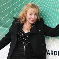 Julie Depardieu : L'intérieur de sa maison de Bougival porte les traces d'une habitude dont elle n'arrive pas à se défaire